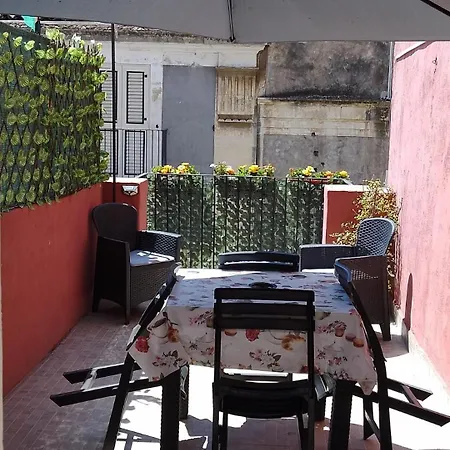 Naumachia House Apartmán